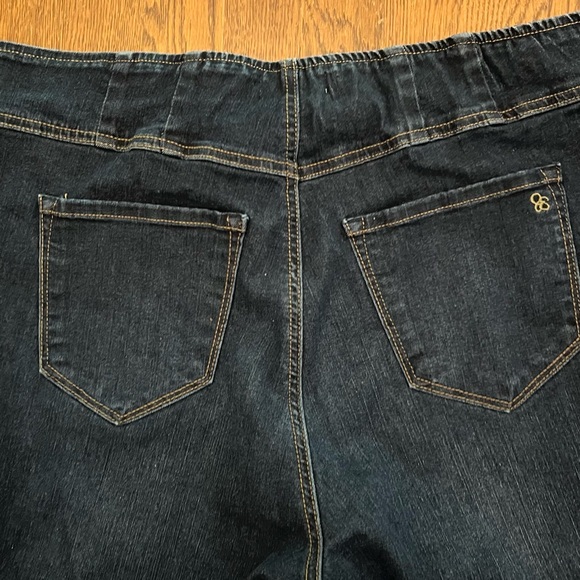 Jessica Simpson flare leg Jeans with stretch waist band. - Picture 3 of 6